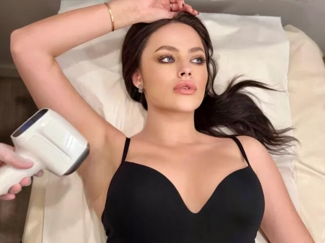 Abonament 8+2 Ședințe Pachet Full Body Ediție Limitată Laser 4 Lungimi De Undă + 2 Consultații Cu Camera Ultra Zoom